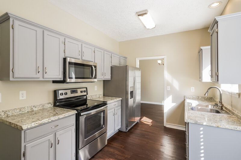 1,980/Mo, 4708 Billingsgate Rd Antioch, TN 37013 Kitchen View