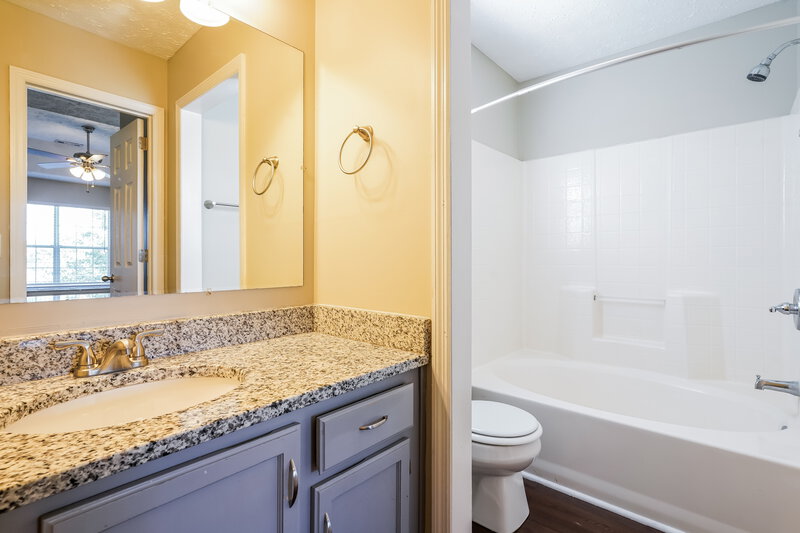 1,980/Mo, 4708 Billingsgate Rd Antioch, TN 37013 Main Bathroom View