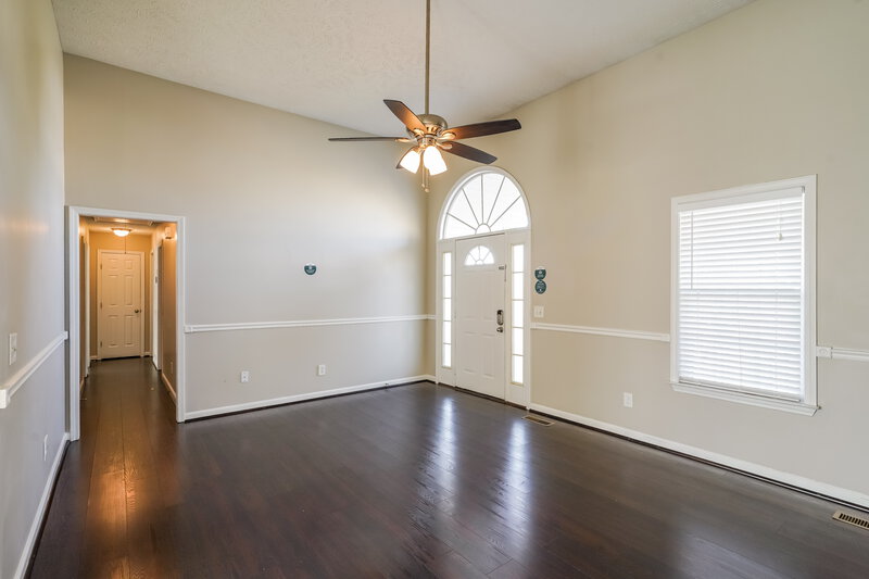 2,115/Mo, 7109 Beard Ct La Vergne, TN 37086 Living Room View