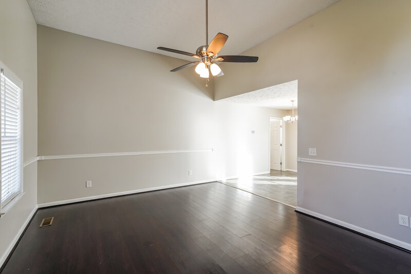 2,115/Mo, 7109 Beard Ct La Vergne, TN 37086 Living Room View 2