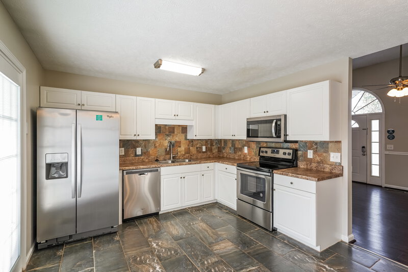2,115/Mo, 7109 Beard Ct La Vergne, TN 37086 Kitchen View