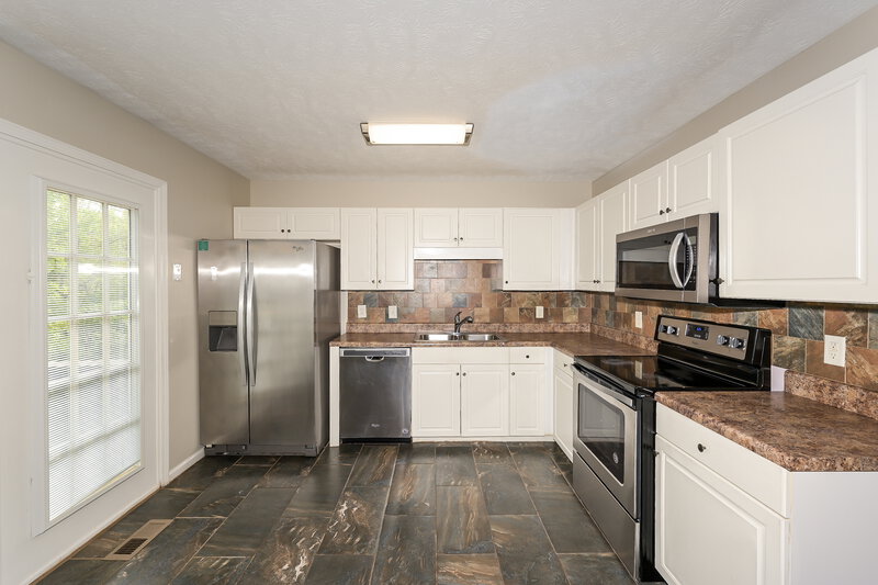 1,995/Mo, 7109 Beard Ct La Vergne, TN 37086 Kitchen View 2