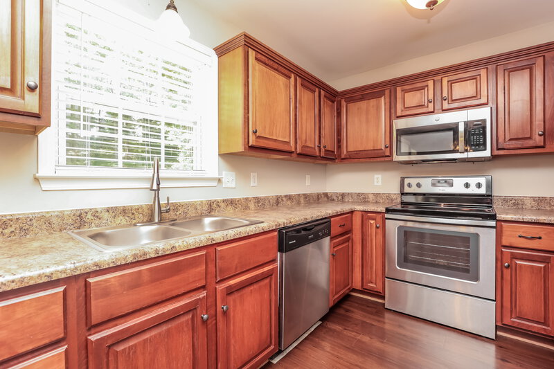 2,085/Mo, 4028 Kristen St Spring Hill, TN 37174 Kitchen View 2
