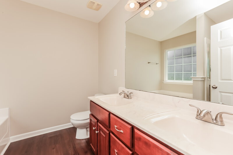 2,085/Mo, 4028 Kristen St Spring Hill, TN 37174 Main Bathroom View