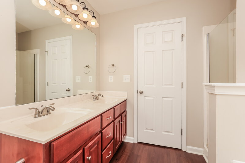 2,085/Mo, 4028 Kristen St Spring Hill, TN 37174 Main Bathroom View 2
