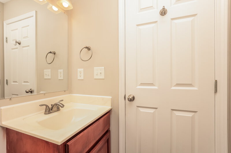 2,085/Mo, 4028 Kristen St Spring Hill, TN 37174 Bathroom View 2