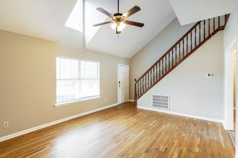 1,895/Mo, 300 Vernon Traylor Dr Smyrna, TN 37167 Living Room View 2