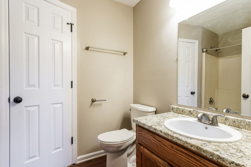 1,895/Mo, 300 Vernon Traylor Dr Smyrna, TN 37167 Bathroom View