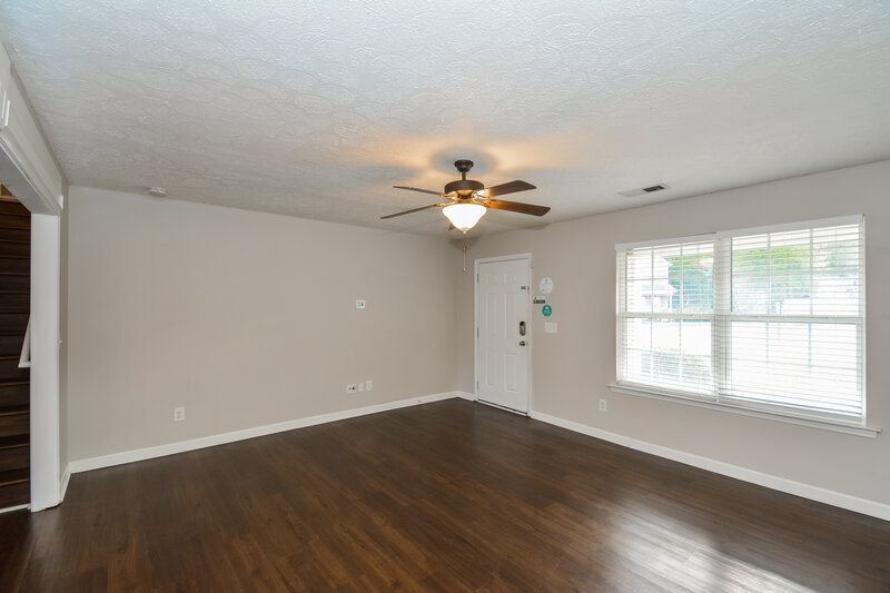 2,320/Mo, 605 Homey Ct Antioch, TN 37013 Living Room View 2