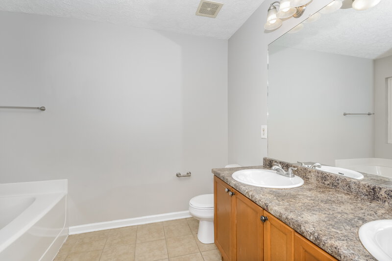 2,320/Mo, 605 Homey Ct Antioch, TN 37013 Main Bathroom View