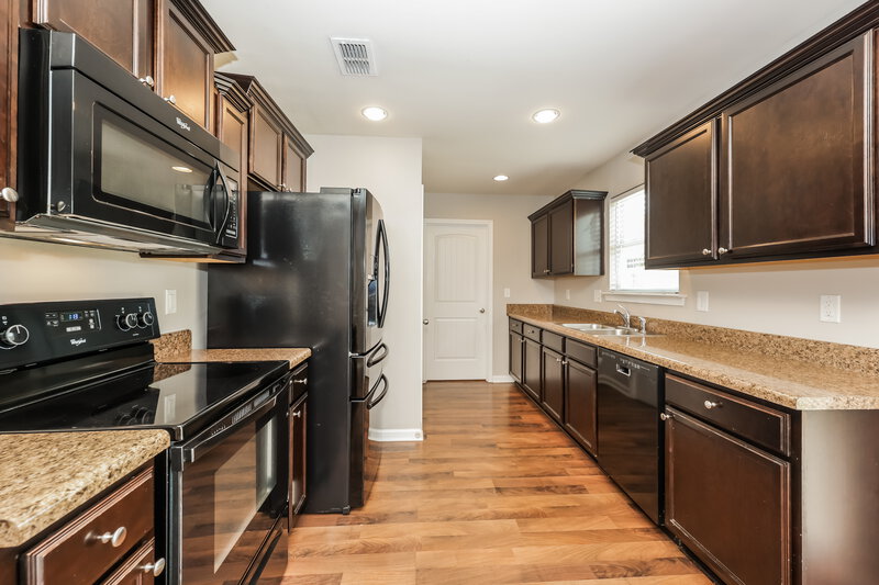 2,090/Mo, 2014 Cobblestone Dr Spring Hill, TN 37174 Kitchen View