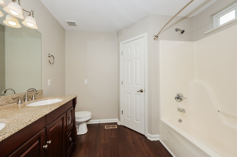 2,035/Mo, 1915 Steaford Ct Murfreesboro, TN 37127 Main Bathroom View