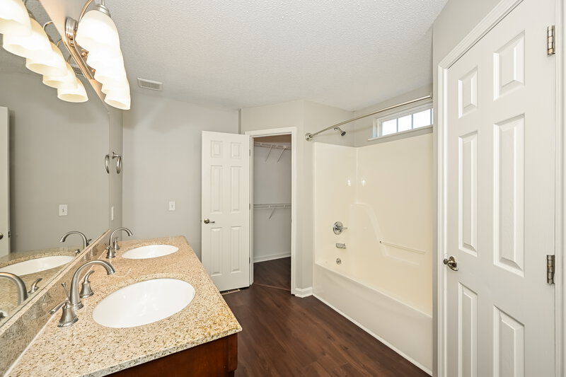 1,895/Mo, 1915 Steaford Ct Murfreesboro, TN 37127 Main Bathroom View