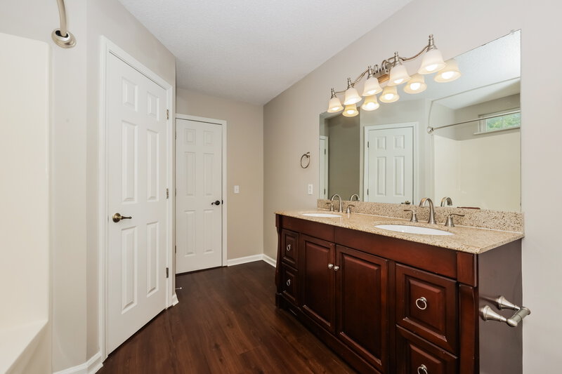 2,035/Mo, 1915 Steaford Ct Murfreesboro, TN 37127 Main Bathroom View 2