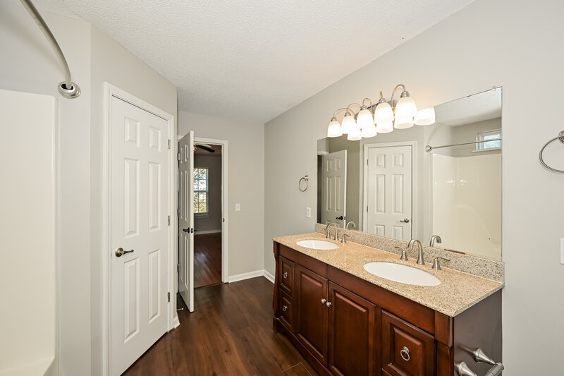 1,895/Mo, 1915 Steaford Ct Murfreesboro, TN 37127 Main Bathroom View 2