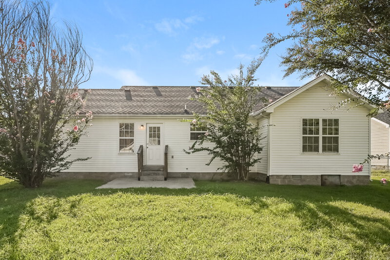 1,895/Mo, 1915 Steaford Ct Murfreesboro, TN 37127 Rear View