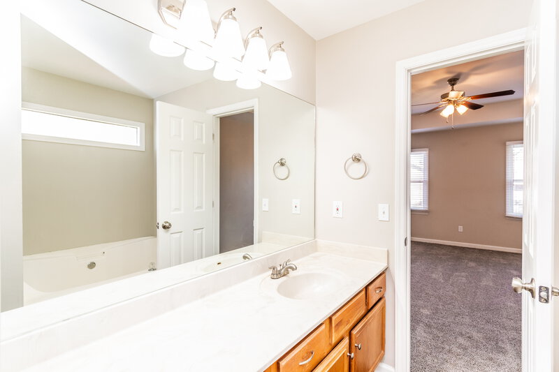 2,235/Mo, 2140 Liberty Dr Murfreesboro, TN 37129 Main Bathroom View