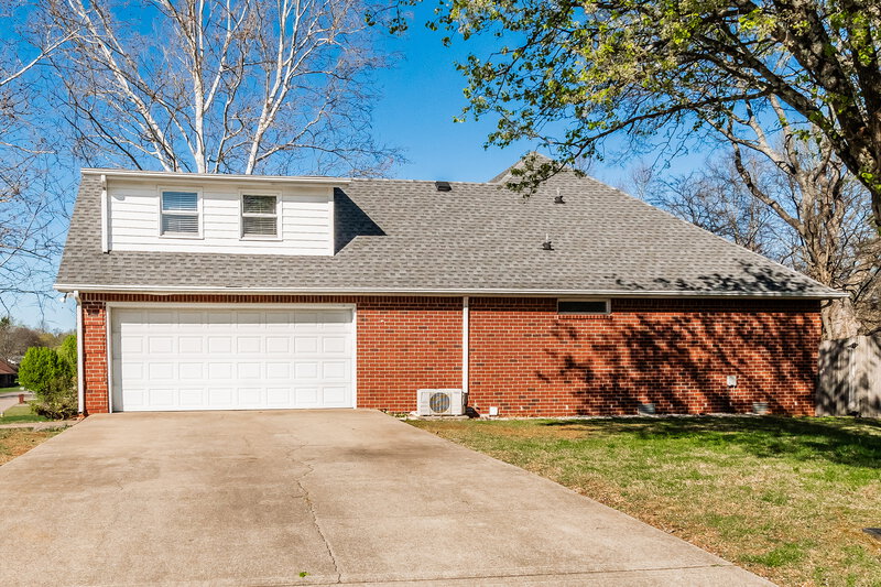 2,235/Mo, 2140 Liberty Dr Murfreesboro, TN 37129 Side View