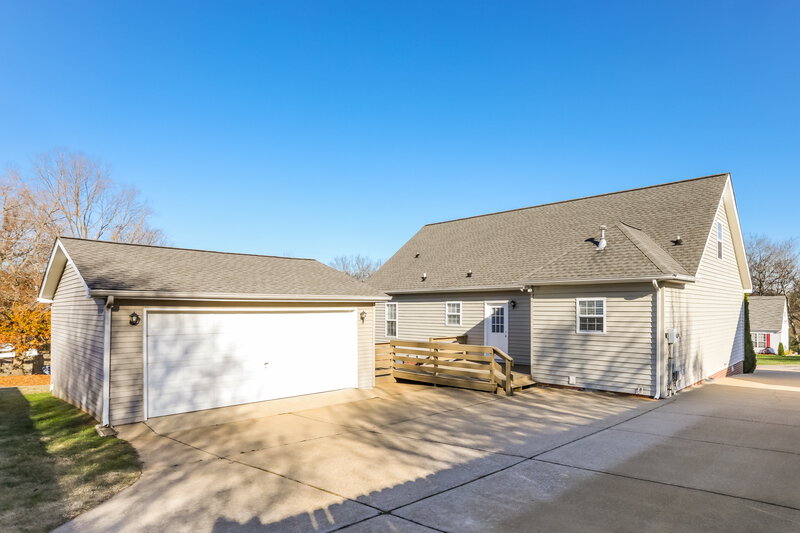 2,080/Mo, 2831 Maple Cir Thompsons Station, TN 37179 Rear View 2