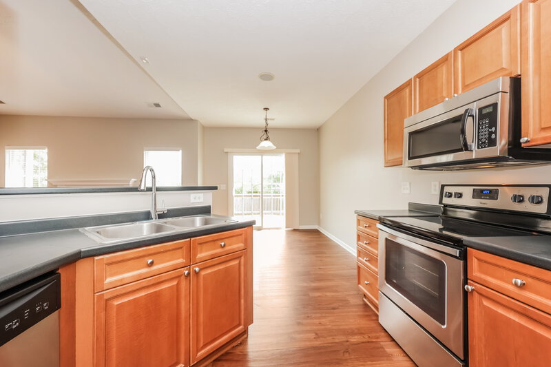 1,960/Mo, 1008 Solomon Ln Spring Hill, TN 37174 Kitchen View 2