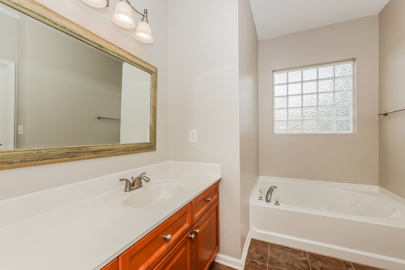 1,960/Mo, 1008 Solomon Ln Spring Hill, TN 37174 Main Bathroom View 2