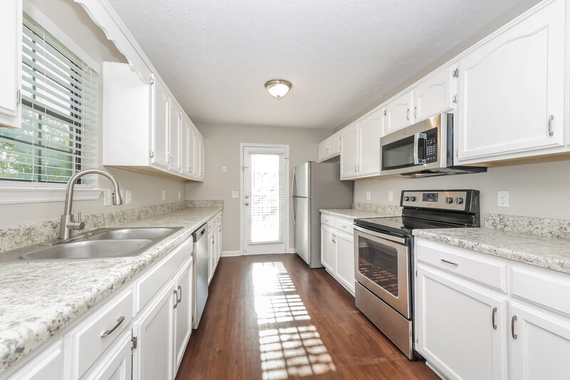 3,210/Mo, 312 Pine Ridge Ln La Vergne, TN 37086 Kitchen View 2