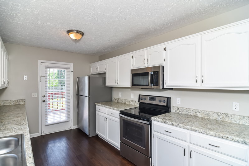 2,310/Mo, 312 Pine Ridge Ln La Vergne, TN 37086 Kitchen View 2