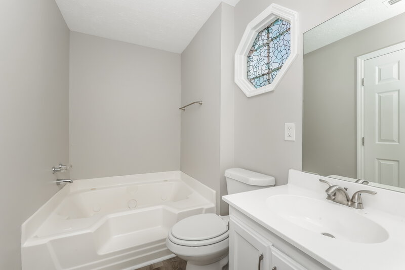 3,210/Mo, 312 Pine Ridge Ln La Vergne, TN 37086 Main Bathroom View