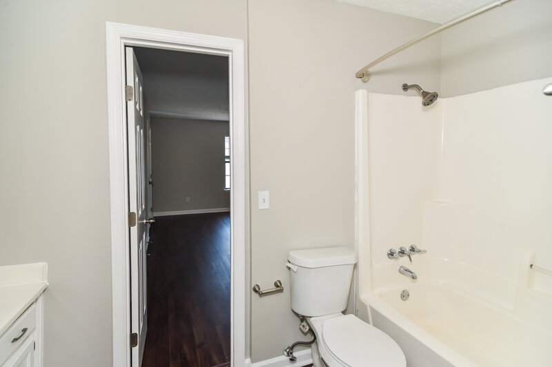 2,310/Mo, 312 Pine Ridge Ln La Vergne, TN 37086 Bathroom View