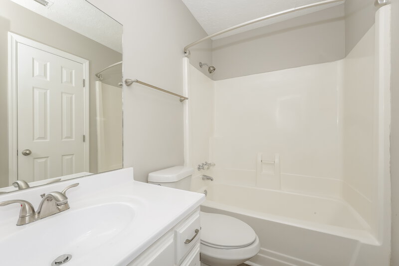 3,210/Mo, 312 Pine Ridge Ln La Vergne, TN 37086 Bathroom View