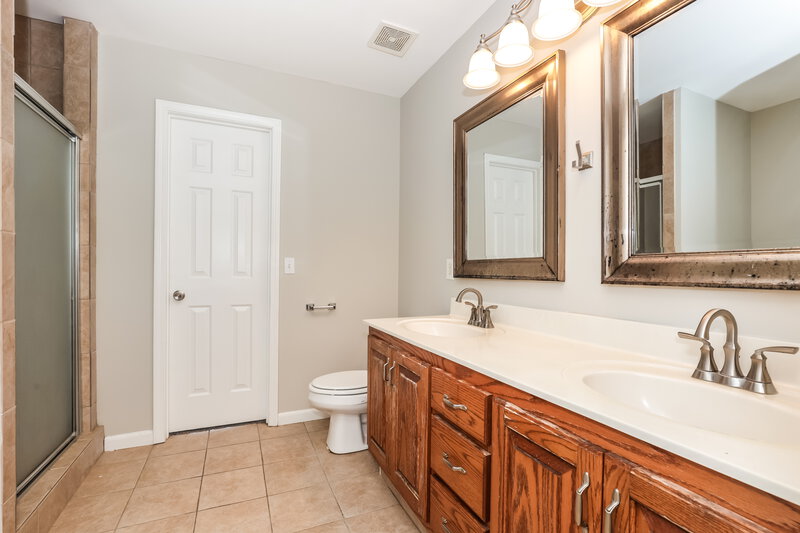 2,580/Mo, 806 Bristol Dr Smyrna, TN 37167 Main Bathroom View