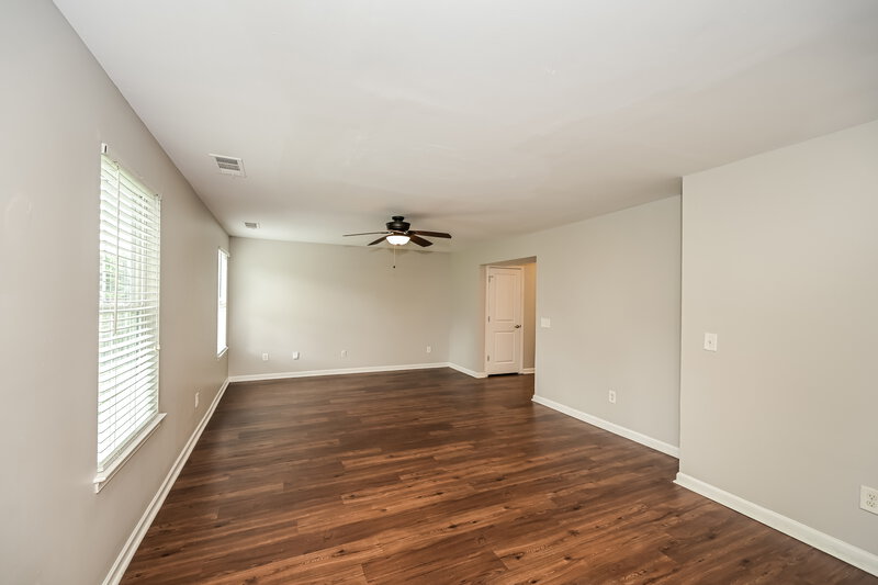 2,150/Mo, 2928 Weston Blvd Murfreesboro, TN 37128 Living Room View 2