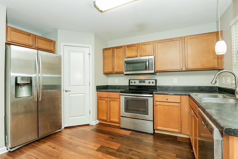 2,255/Mo, 2928 Weston Blvd Murfreesboro, TN 37128 Kitchen View 2