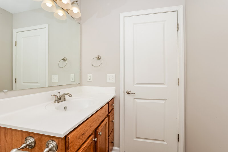 2,255/Mo, 2928 Weston Blvd Murfreesboro, TN 37128 Main Bathroom View