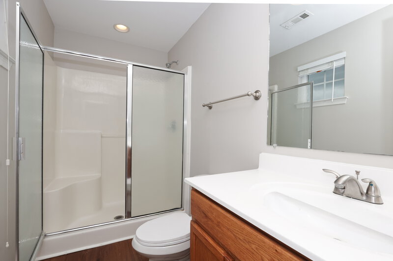 2,255/Mo, 2928 Weston Blvd Murfreesboro, TN 37128 Main Bathroom View 2