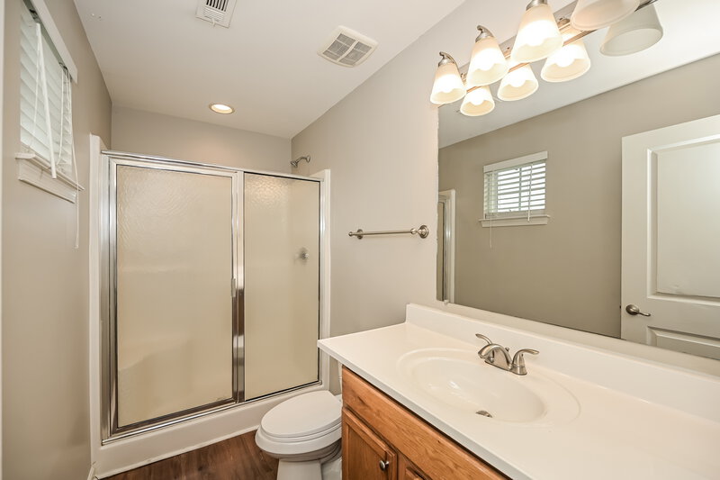 2,150/Mo, 2928 Weston Blvd Murfreesboro, TN 37128 Main Bathroom View