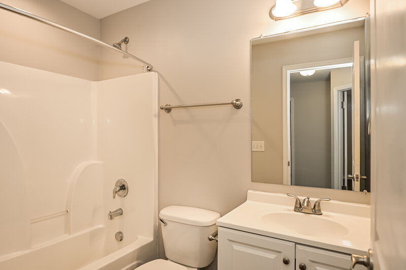 2,150/Mo, 2928 Weston Blvd Murfreesboro, TN 37128 Bathroom View