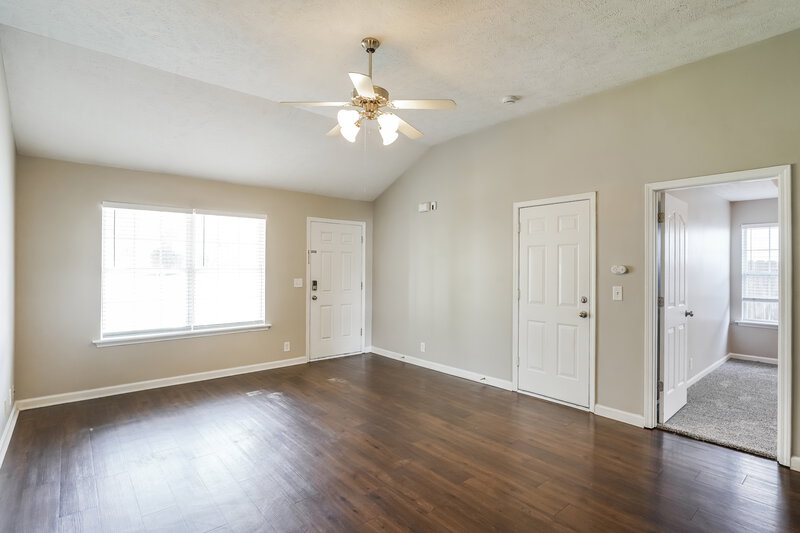 2,005/Mo, 9220 Thomason Trl Antioch, TN 37013 Living Room View