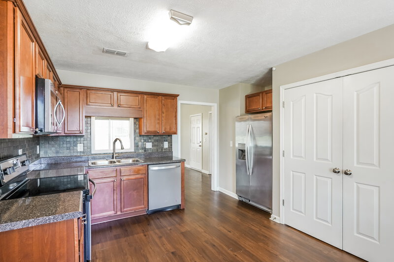 2,005/Mo, 9220 Thomason Trl Antioch, TN 37013 Kitchen View 2