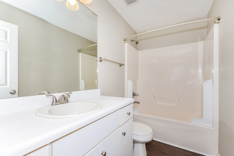 2,790/Mo, 1443 Rochester Dr Murfreesboro, TN 37130 Bathroom View