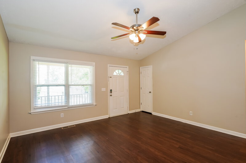 2,125/Mo, 408 Dellwood Dr Smyrna, TN 37167 Living Room View 2