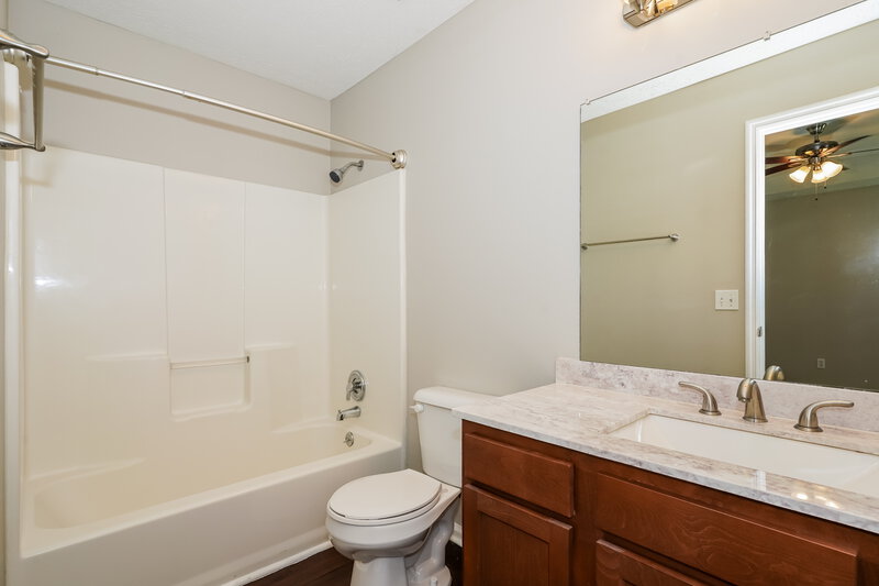 2,125/Mo, 408 Dellwood Dr Smyrna, TN 37167 Main Bathroom View