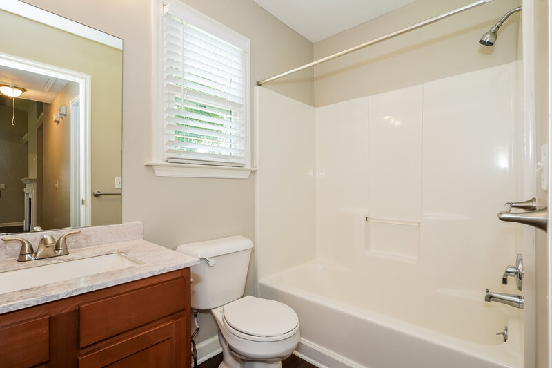 2,125/Mo, 408 Dellwood Dr Smyrna, TN 37167 Bathroom View