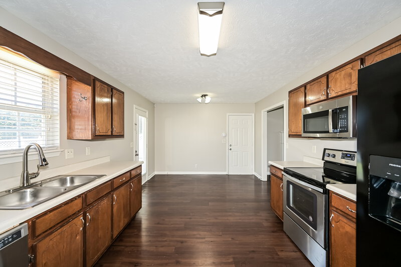 2,335/Mo, 2834 Wellington Pl Murfreesboro, TN 37128 Kitchen View 2