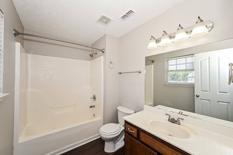 2,335/Mo, 2834 Wellington Pl Murfreesboro, TN 37128 Main Bathroom View
