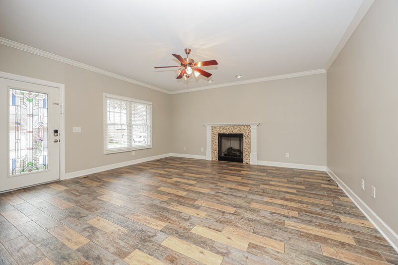 2,485/Mo, 411 Carmel Dr Murfreesboro, TN 37128 Living Room View 2