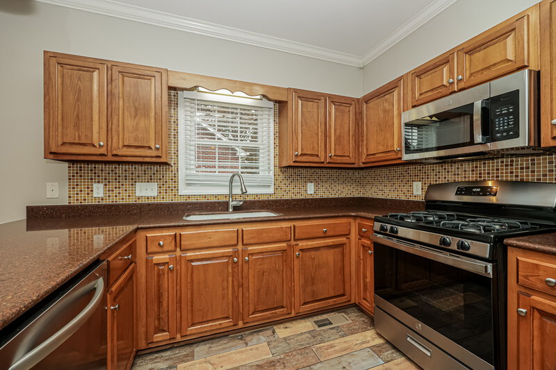 2,485/Mo, 411 Carmel Dr Murfreesboro, TN 37128 Kitchen View 2