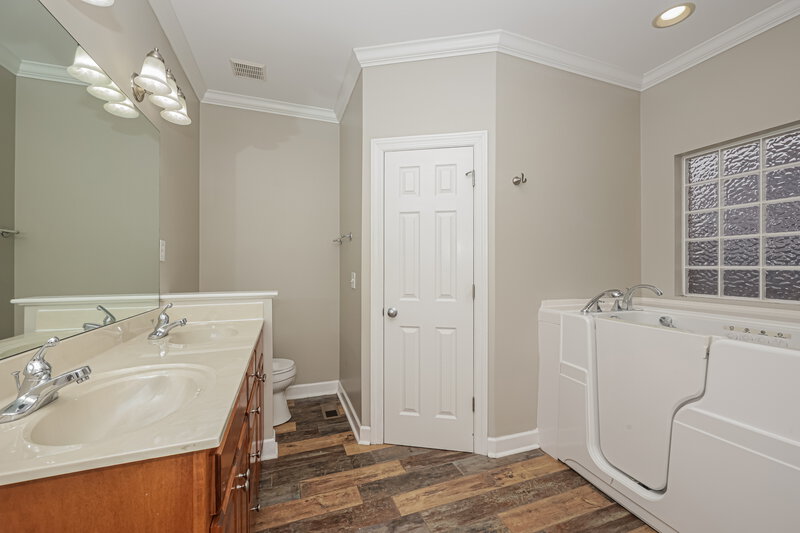 2,485/Mo, 411 Carmel Dr Murfreesboro, TN 37128 Main Bathroom View