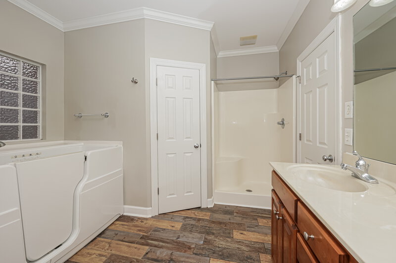 2,485/Mo, 411 Carmel Dr Murfreesboro, TN 37128 Main Bathroom View 2