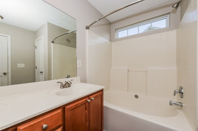 2,040/Mo, 227 Niagra Ln Murfreesboro, TN 37129 Main Bathroom View